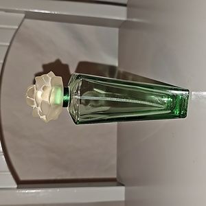 Elizabeth Taylor perfume bottle